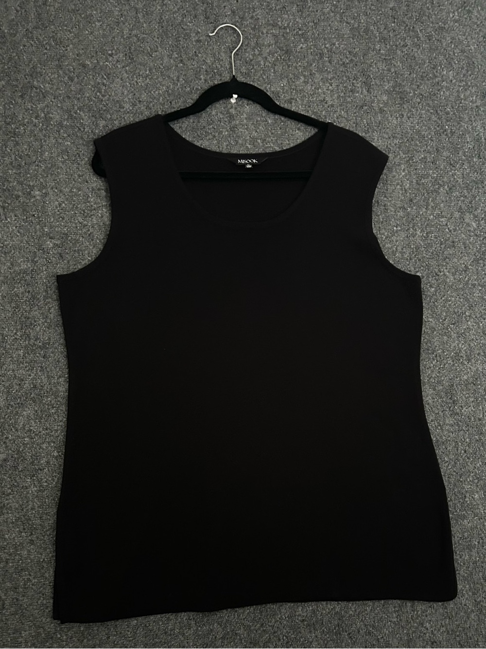 NWOT Misook Black Sleeveless Scoop Neck Top